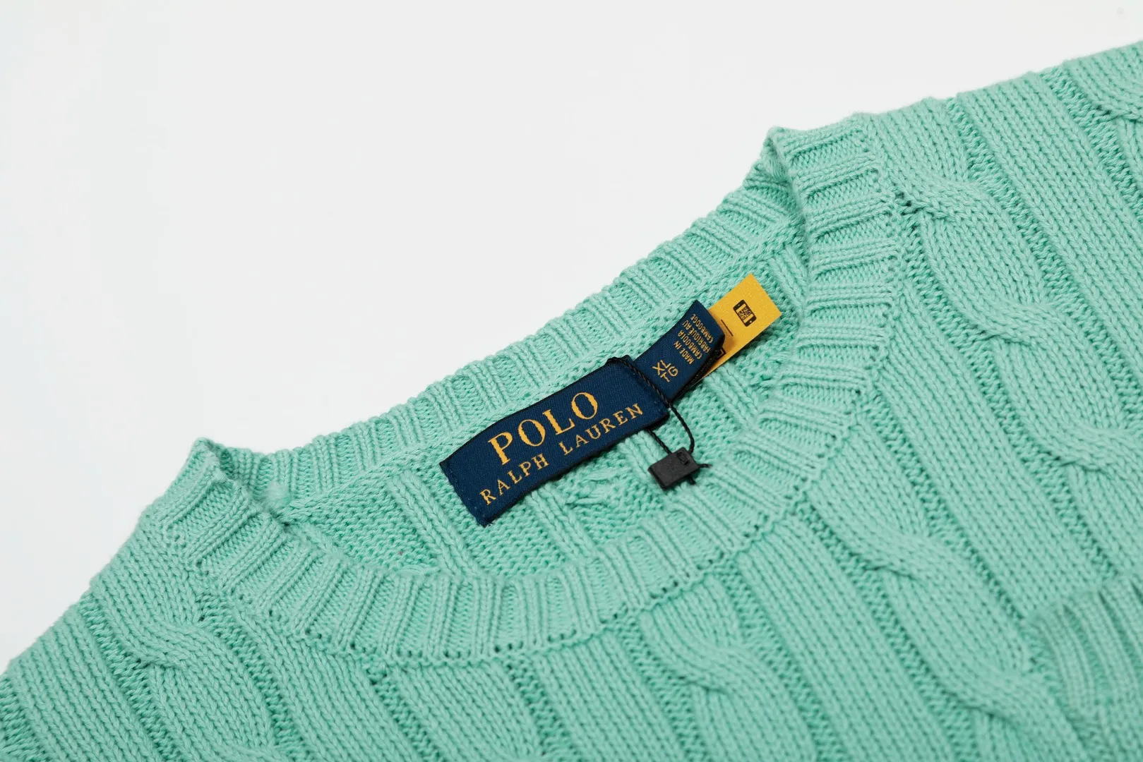 P154 💰 "Top quality" Style number: DS222# (not off the shelves all year round) [Ralph Lauren round neck pocket style solid color pony embroidered logo knitted short sleeves] ✅Ralph Lauren Ralph Lauren classic basic pocket all-match style goddess knitted short sleeves for all seasons ✅Main supplier platform live broadcast Wholesale entity Replenish when out of stock Not off the shelf ✅ZP quality 1:1 version Scan the code to enter the GF website Counter quality ✅Details and quality are the only one in Guangzhou. Imported quality cotton yarn, focusing on high-end, cost-effective, good quality needless to say. ✅The version is restored to the original order. The maximum size can be worn up to 160 pounds. Loose, comfortable and stress-free. ✅The upper body is simple and easy to match. A must-have for goddess ootd. Good-looking clothes are never picky. A must-have in the goddess’ wardrobe. Size: S-XL. Color: White, almond, purple, orange, gray, yellow, black, khaki, pink, navy, rose, green. Chinese red olive green light blue white label light blue blue label